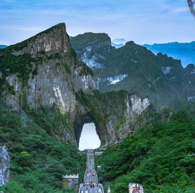 张家界跟团游:走进自然之冠的奇幻之旅